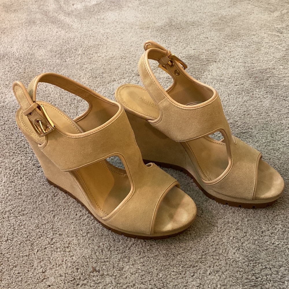 Michael Kors Gillian Wedge Tan Suede Size 9M w/ Box